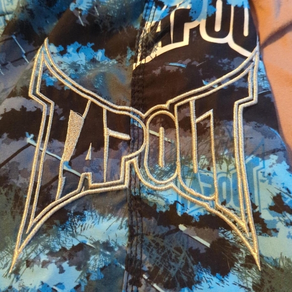 Vintage Y2K Tapout shorts size 36-38 - Picture 3 of 3
